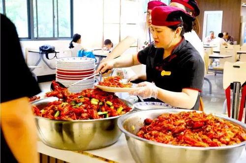 食堂吃瓜博主是谁原视频,原视频背后的故事与真相 食堂吃瓜博主是谁原视频,原视频背后的故事与真相