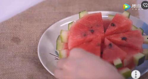四大花式吃瓜的视频,解锁夏日清凉新姿势 四大花式吃瓜的视频,解锁夏日清凉新姿势